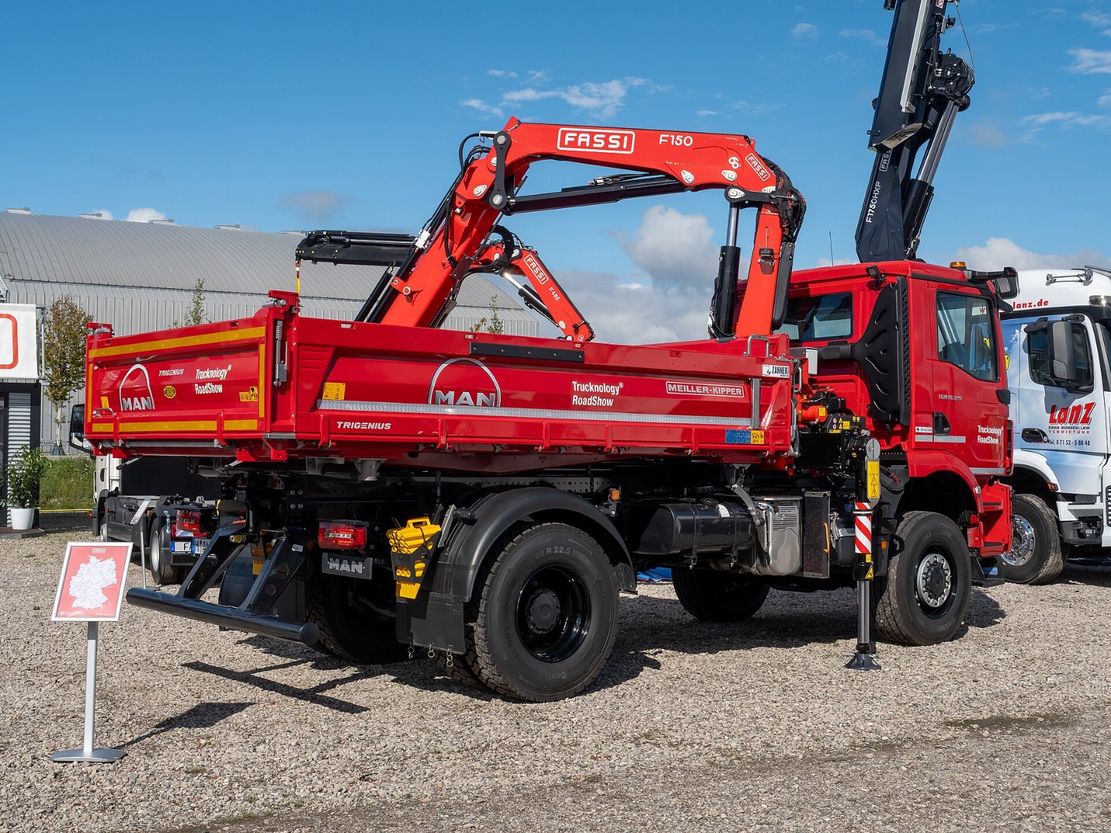 Truck with a Fassi crane