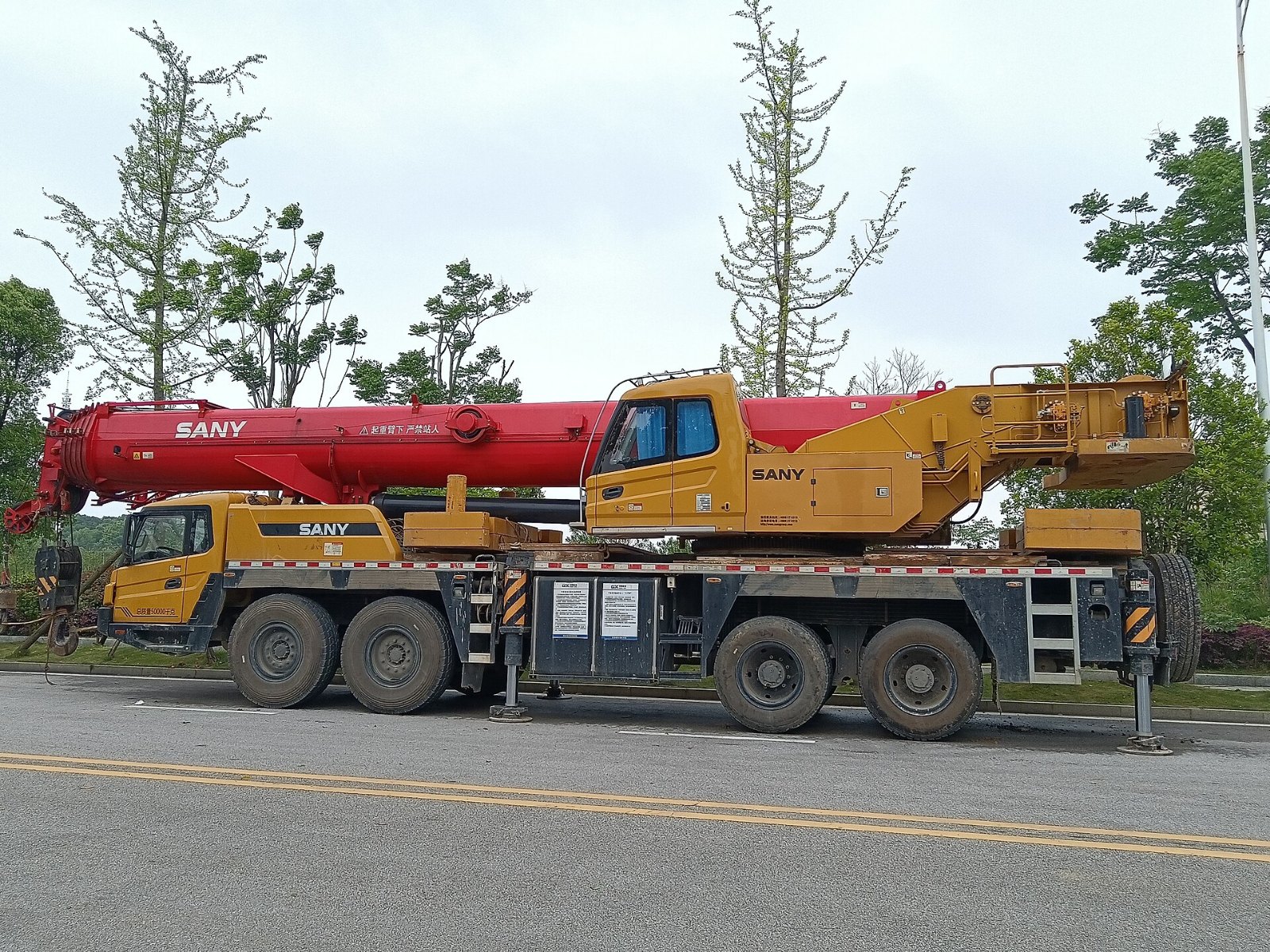 Mobile crane Sany tampak samping
